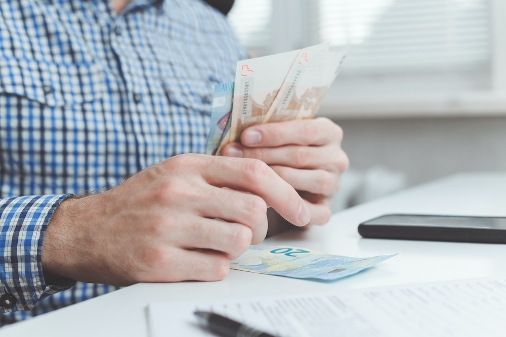 L'impact des congés payés sur un salaire brut de 2400 euros net : Une étude comparative